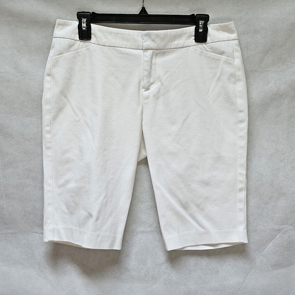 Cynthia Rowley White Bermuda Shorts 60% Cotton 34% Polyester 6% Spandex Size 8 - Picture 1 of 3